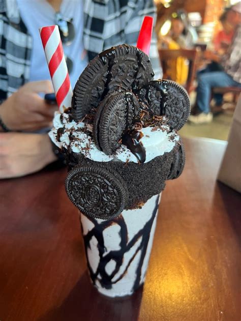 Oreo Milkshake In 2024 Oreo Milkshake Yummy Alcoholic Drinks