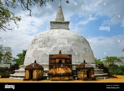 Kiri Vihara in Polonnaruwa, Sri Lanka Stock Photo - Alamy