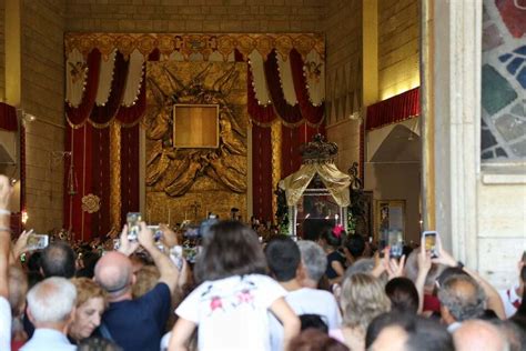 Reggio Calabria In Festa Per La Madonna Della Consolazione La Sacra Effige In Processione Dall