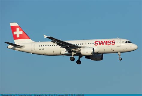 Picture Swiss Airbus A320 214 HB IJE