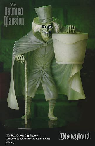 hatbox ghost costume - Disney's Haunted Mansion