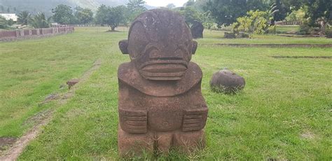 Striking Polynesian Sculptures That Are Gods But Look Like Something