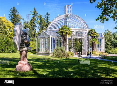 La serre tempérée dans le Conservatoire et le jardin botanique de