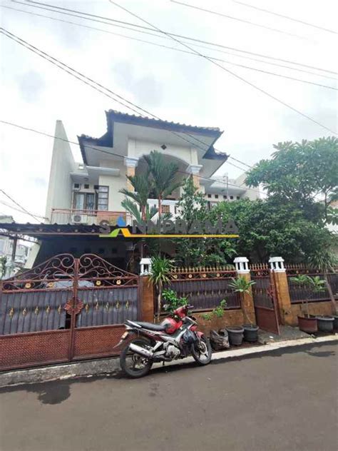 Rumah Second Cantik Lantai Jatibening Baru Ijh Bks