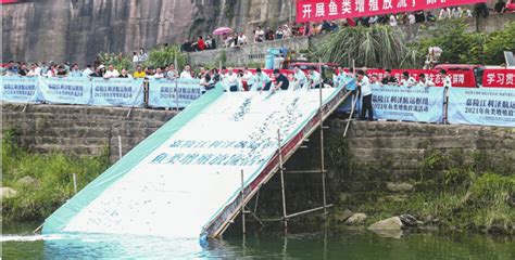 川渝共建长江上游生态屏障 100万尾鱼苗放流嘉陵江增殖