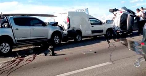 G Quatro Carros Se Envolvem Em Engavetamento Na Dutra Em Jacare