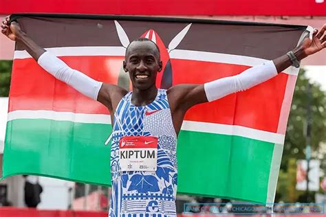 Kenyan Kelvin Kiptum smashes marathon world record in Chicago