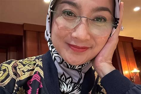 Kisah Inspiratif Sosok Desy Ratnasari Artis Multitalenta Asal Sukabumi