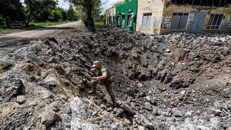 Ukraine Schwere K Mpfe Im Osten Putin Schickt Hunderte Milit Rfahrzeuge