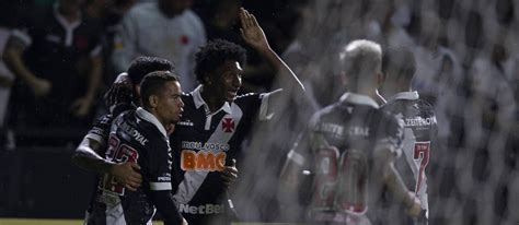 Vasco Esbarra Na Trave Mas Vence Oriente Petrolero E Estreia Bem Na