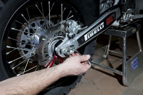 How To Adjust A Dirt Bike Chain Australasian Dirt Bike Magazine