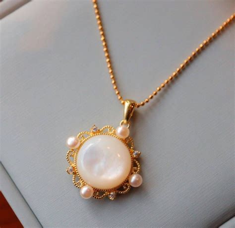 Vivian Mother Of Pearls Freshwater Pearls Necklace Pendant Necklace