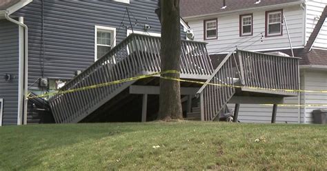 5 Injured When Backyard Deck Partially Collapses In Teaneck Cbs New York