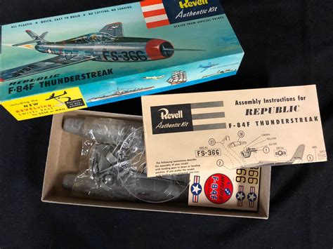 REVELL REPUBLIC F-84F- THUNDERSTREAK AUTHENTIC MODEL KIT (IN BOX)