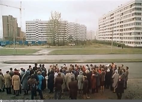 Парашютная улица