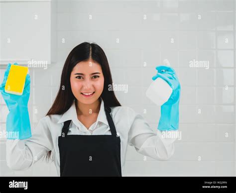 Kitchen Glove Apron Hi Res Stock Photography And Images Alamy