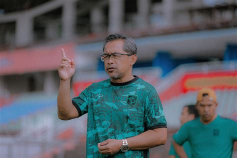 Pelatih Persebaya Surabaya Aji Santoso Akui Ingin Maksimalkan Pemain