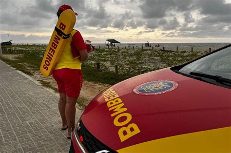 Guarda vidas estão preparados para atender banhistas ferimentos de