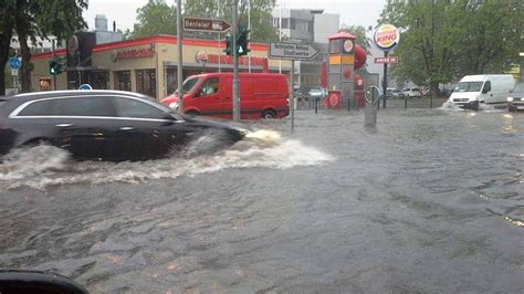 Unwetter In Nrw Blitzschlag Und Überflutungen