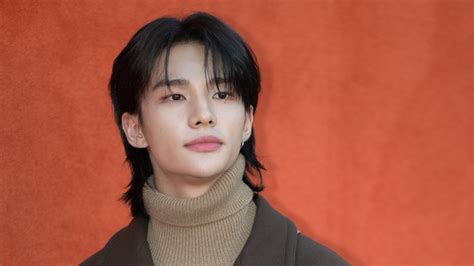 Hyunjin of Stray Kids Just Debuted His Shortest Haircut Ever — See ...