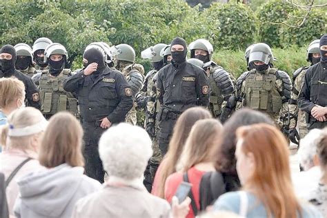 Tausende Frauen Protestieren In Belarus Gegen Lukaschenko