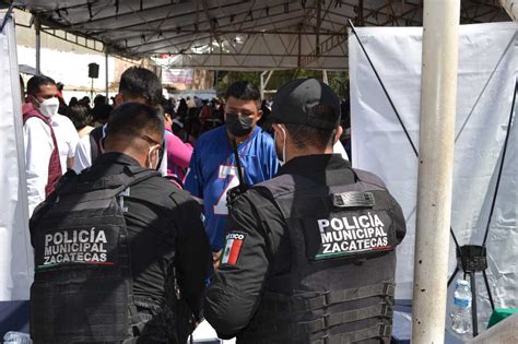 Otorgan permisos a policías municipales para portar armas en su día de