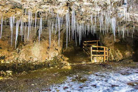 La Grotta Di San Michele A Liberi Curioso Percorso Di Fede