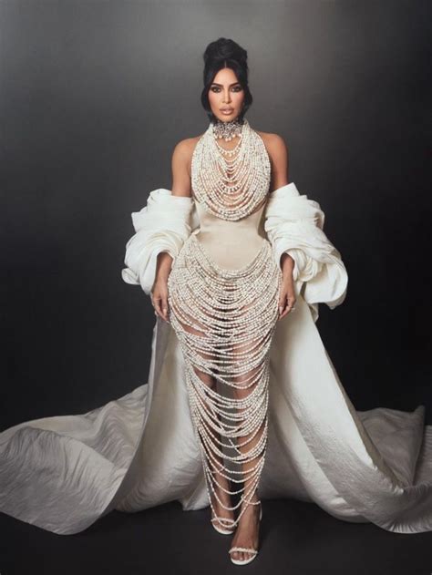 Kim Kardashian Nova Foto Deixa Fãs Preocupados Devido A Magreza Extrema