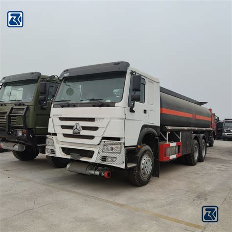 Chinese Sinotruk Howo X Fuel Oil Water Tons Tank Truck Oil