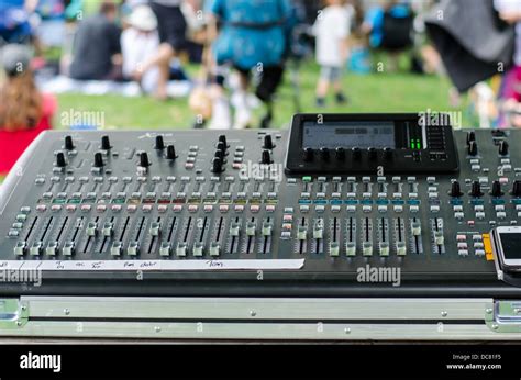 Band Park Sound Mixing Board Hi Res Stock Photography And Images Alamy