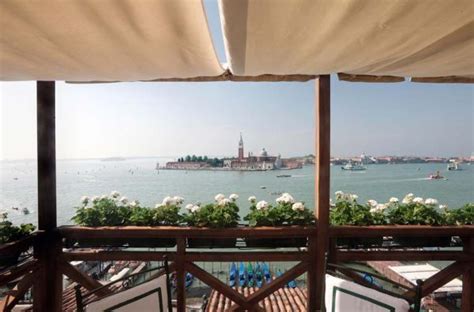 21 Hotel Balconies Features The Most Amazing Views In The World Venice Hotels Visit Venice