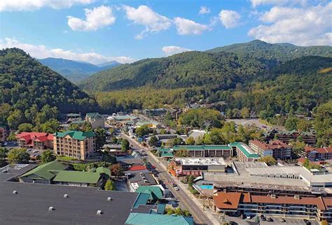 21 Fun Things To Do In Gatlinburg On Your East Tennessee Trip