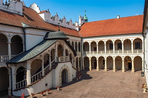 Zamek w Baranowie Sandomierskim Zwiedzając pałac w pięknym parku