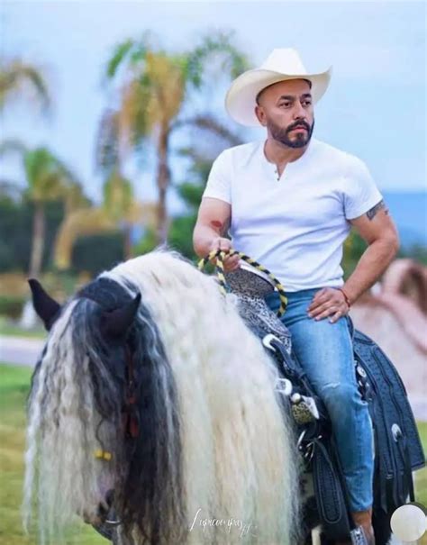 Lupillo Rivera Conmueve Con Su Sorpresa A Una Fan Especial Video