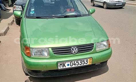 Acheter occasion voiture volkswagen golf vert à lomé togo carasigbe