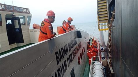 Kapal Km Lintas Laut Tenggelam Di Pulau Mapur Kepri Abk Hilang