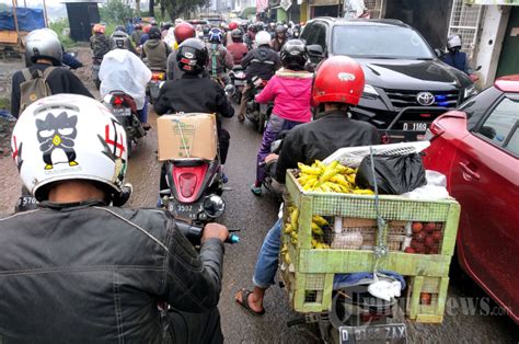 Macet Di Rancamanyar Kabupaten Bandung Foto 5 1916852