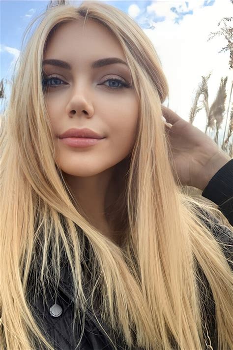 Beautiful Yana Y O From Odessa With Blonde Hair Id Ladadate