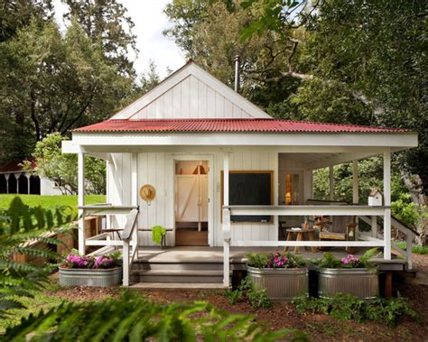 16 Inspiring Coastal Cottage Exterior Design Ideas