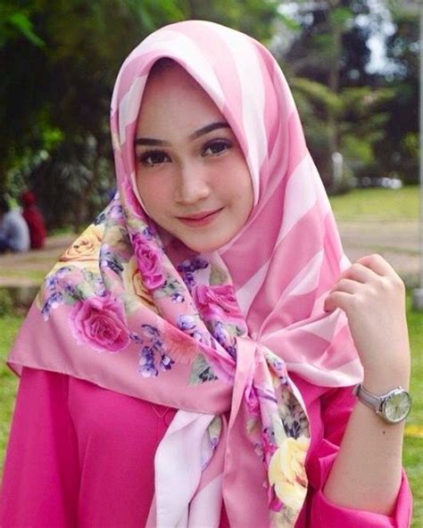 Pin By Whizz Rizz On Hijab Beautiful Hijab Girl Fashion Girl Hijab