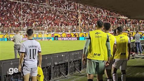 Vídeo Banco do Botafogo reclama de falta não marcada em jogo contra o