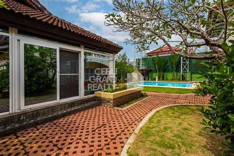 Lavish Home with Elegant Interiors and Swimming Pool in Sto Niño