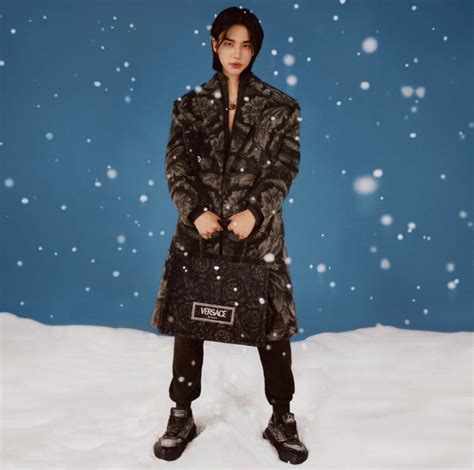 Versace Holiday Collection Debut Of Ambassador Hyunjin Montenapo Daily
