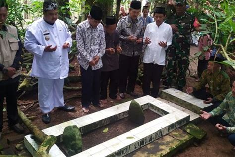 Doa Apa Saja Yang Dibaca Saat Ziarah Kubur Jelang Bulan Puasa Ramadhan