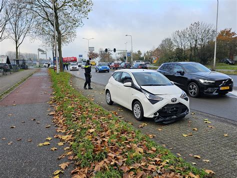 Automobilist Vliegt Uit De Bocht En Ramt Lantaarnpaal In Bennekom 112