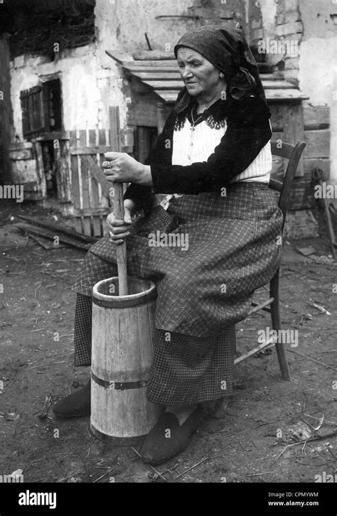 Woman Churning Butter Hi Res Stock Photography And Images Alamy