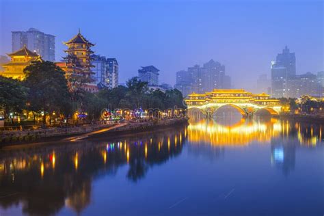 Chengdu Arquitetura Da Cidade De China Em Jin River Imagem De Stock