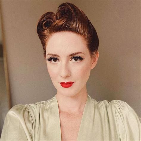 Elegant Victory Rolls Hair Ideas For Women In