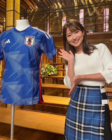 安藤萌々さんのインスタグラム写真 安藤萌々instagram 「⚽️ 新しく発表された日本代表新ユニフォーム。こちらはホームユニフォーム