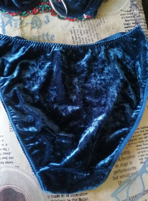 1980s Deadstock Original Lingerie Set Bra Panties Gem